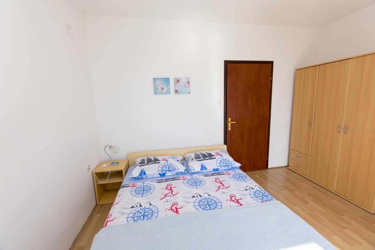Apartments Ksenija Primošten Екстериор снимка