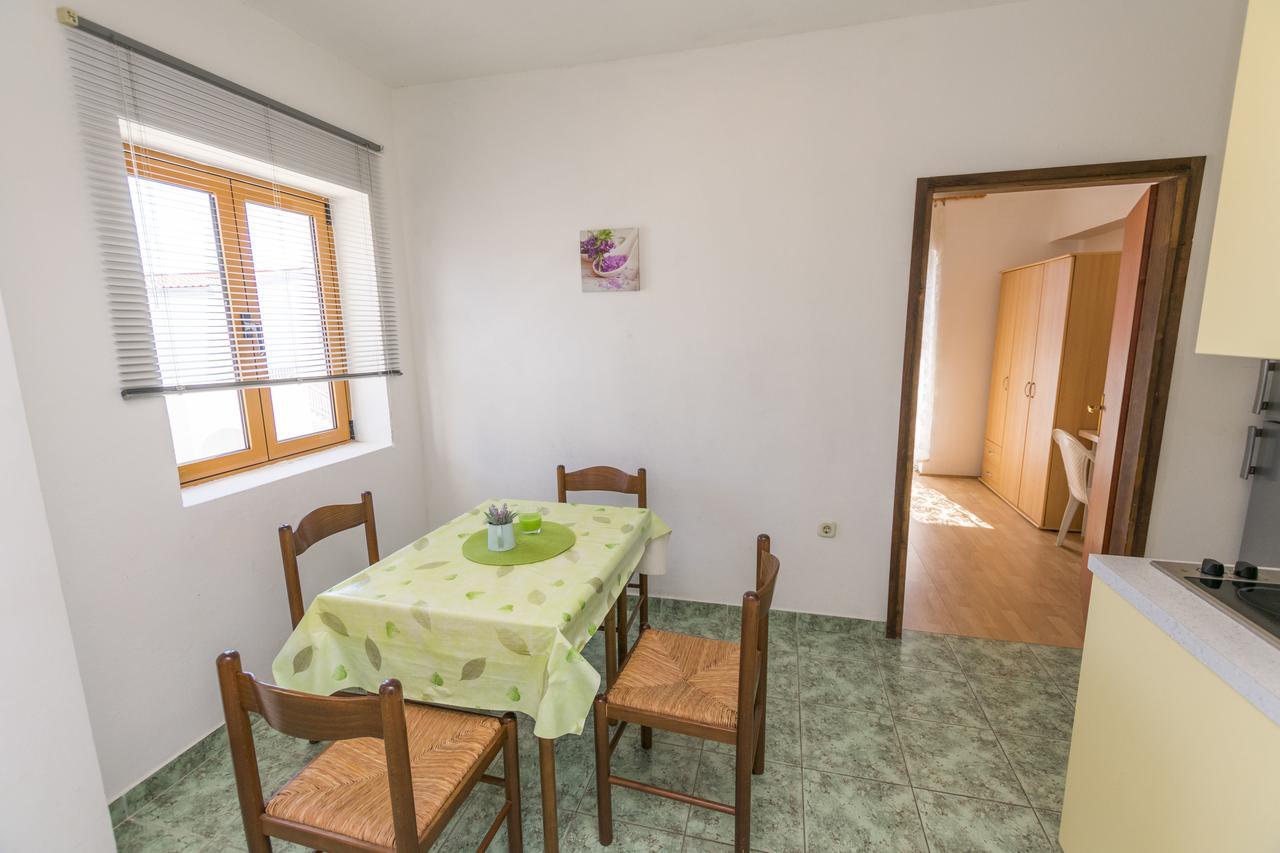 Apartments Ksenija Primošten Екстериор снимка