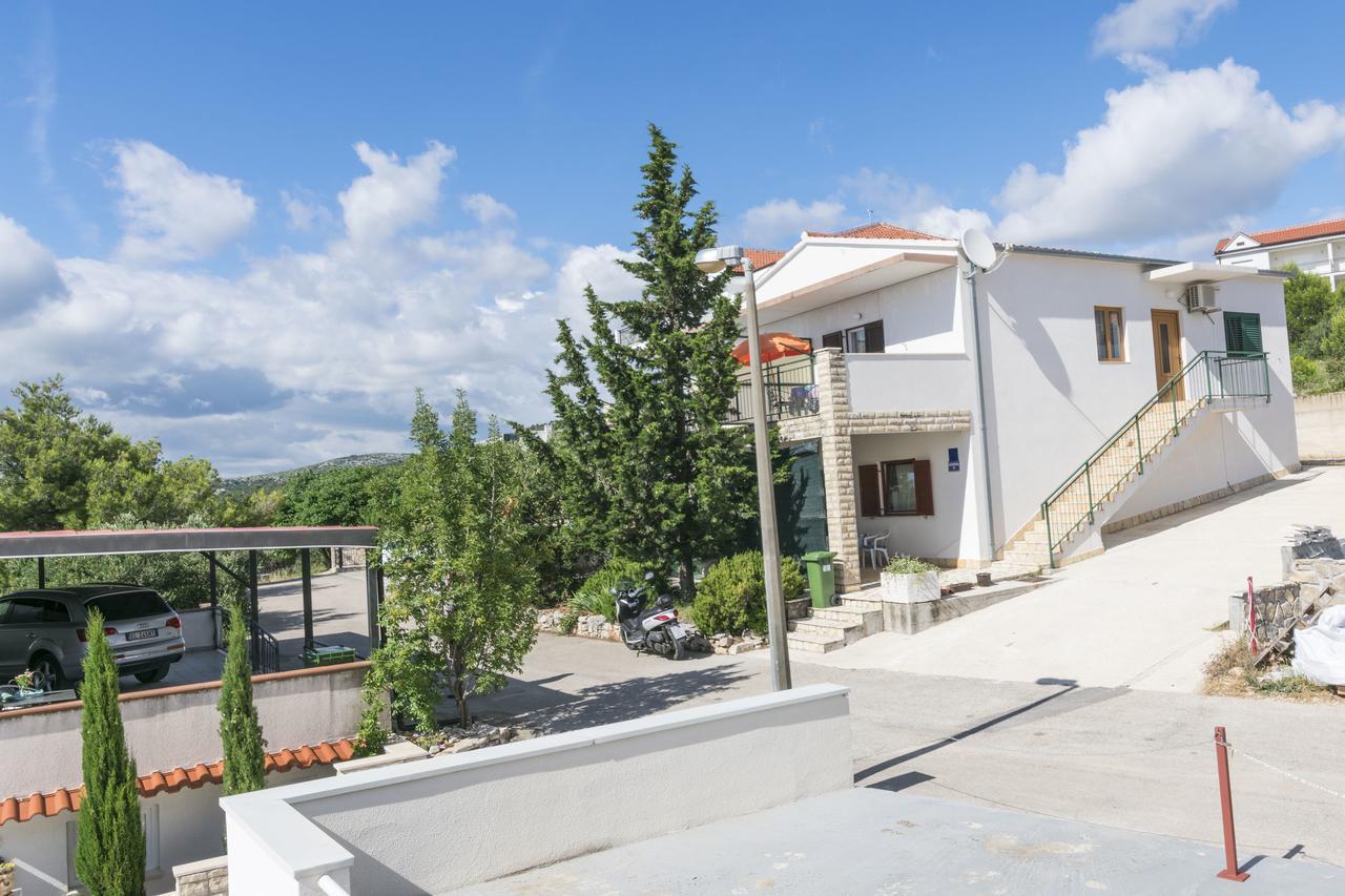 Apartments Ksenija Primošten Екстериор снимка