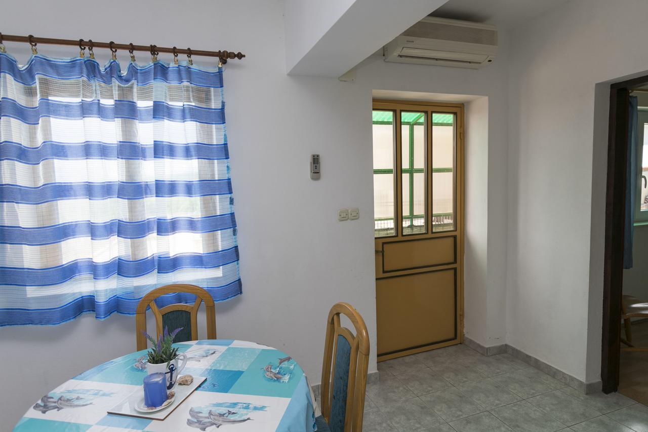 Apartments Ksenija Primošten Екстериор снимка