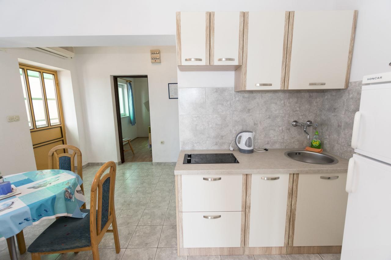 Apartments Ksenija Primošten Екстериор снимка