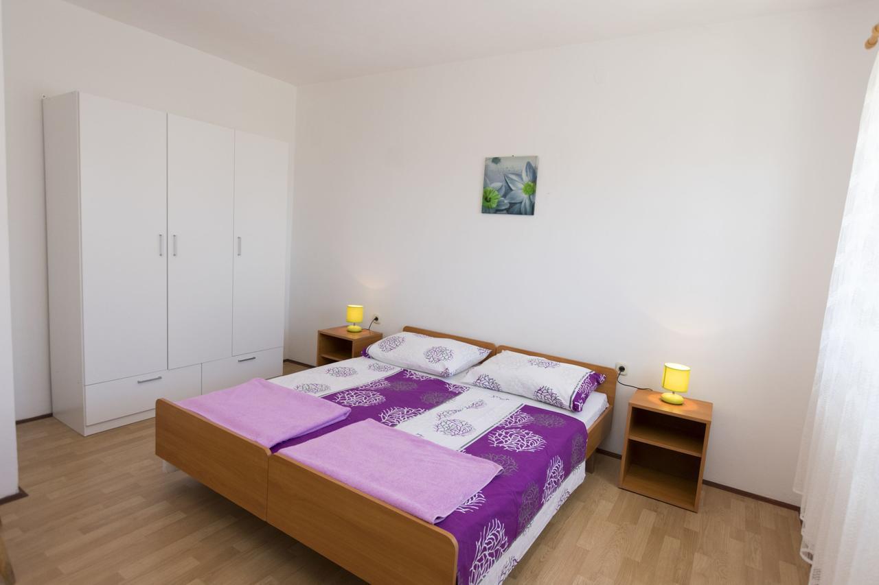 Apartments Ksenija Primošten Екстериор снимка