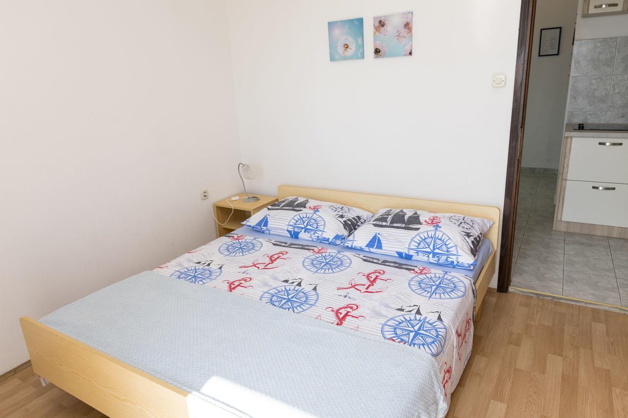 Apartments Ksenija Primošten Екстериор снимка