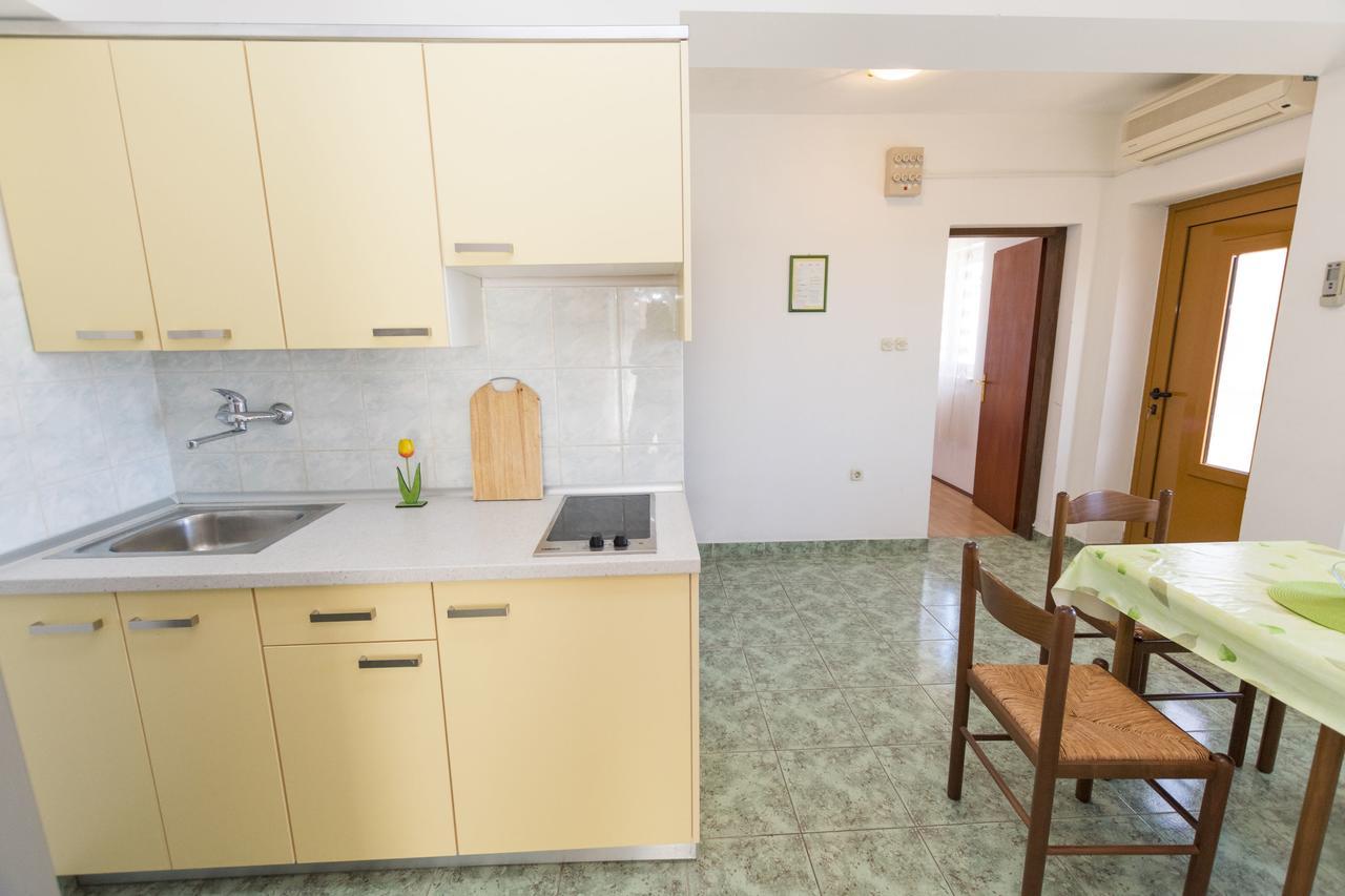 Apartments Ksenija Primošten Екстериор снимка
